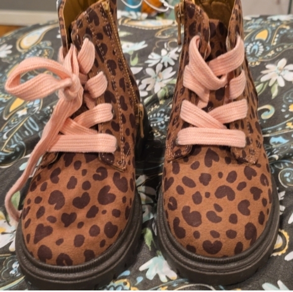 ❤️10/$40 New Leopard Print Combat Boots Kids Boots with Pink Laces So Cute - Picture 2 of 4